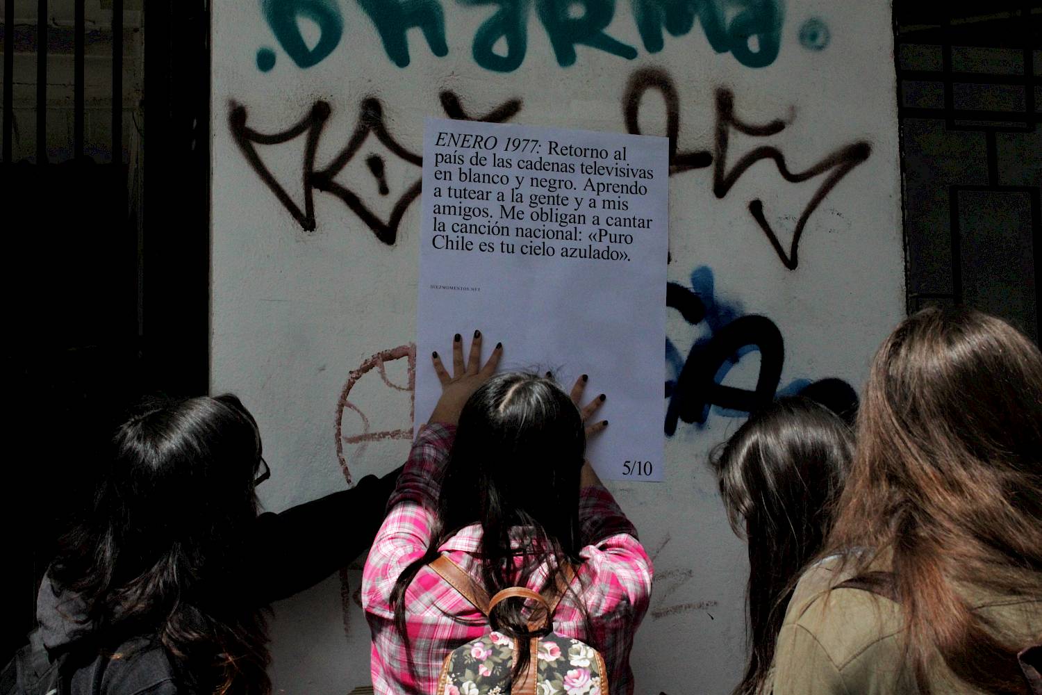 «Diez momentos en mi vida» en las calles de Santiago de Chile. Foto: Javiera Muñoz.
